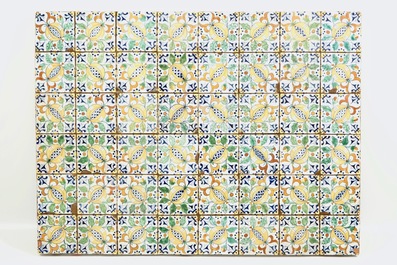 Un panneau de 48 carreaux en fa&iuml;ence de Delft polychrome pour le march&eacute; anglais, 19&egrave;me